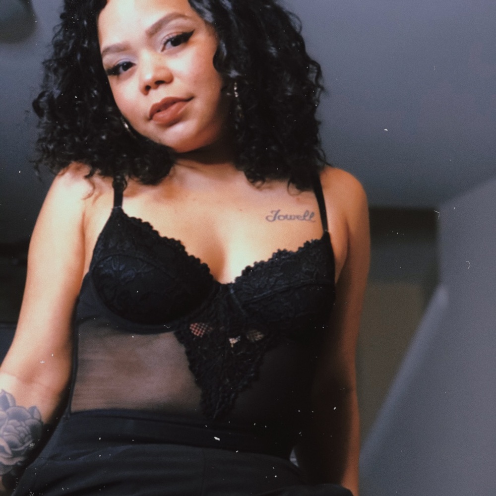 Meet your Posher, Mimiilocaa